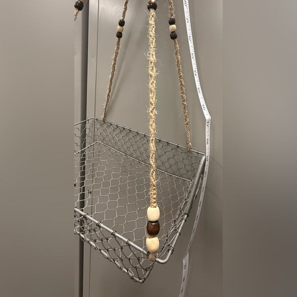 Handmade hemp macrame hanging basket - Picture 3 of 6